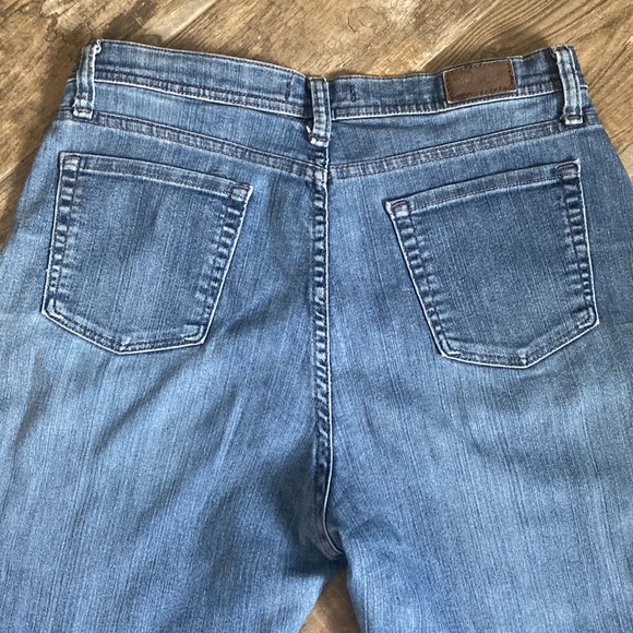 Lee Classic Fit Straight Leg Woman’s Jeans - Picture 11 of 16